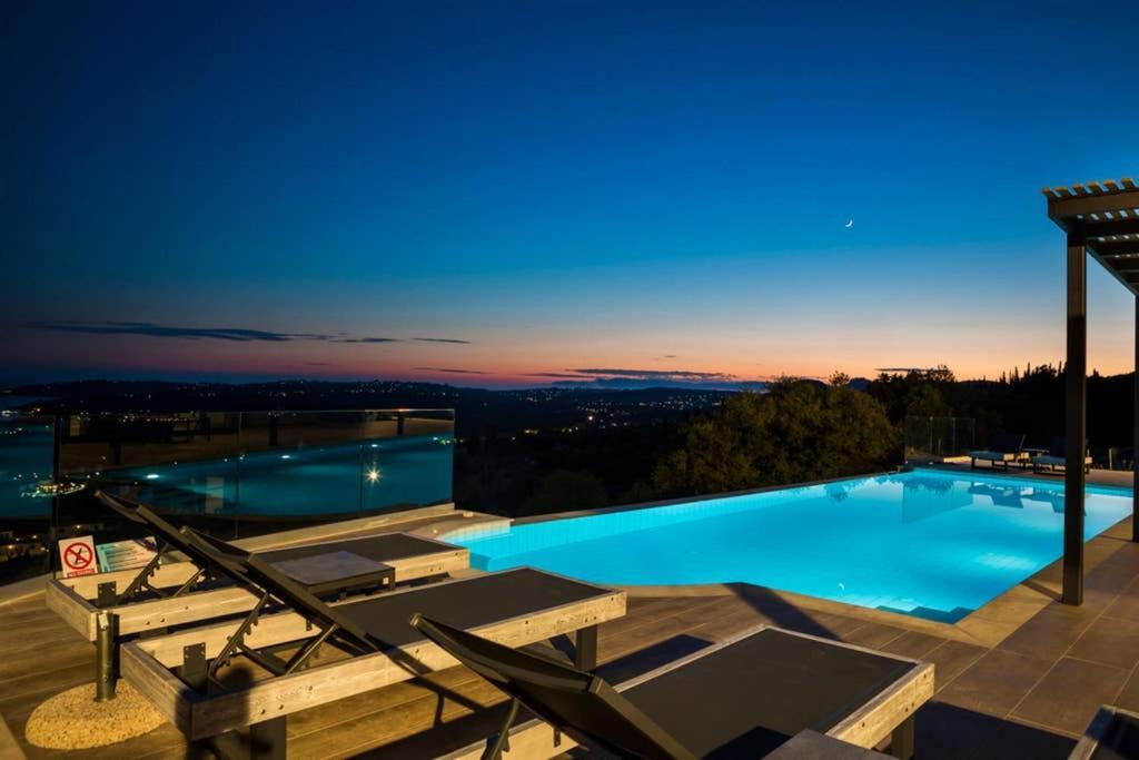 New Villa Blue With Private Pool At Trapezaki Livathos  外观 照片
