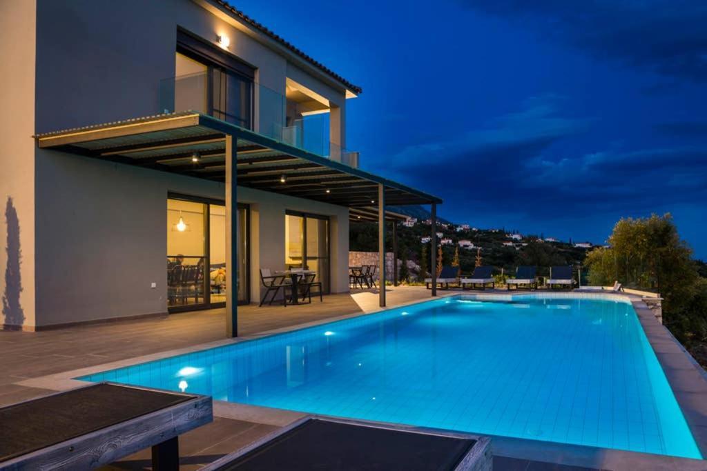 New Villa Blue With Private Pool At Trapezaki Livathos  外观 照片
