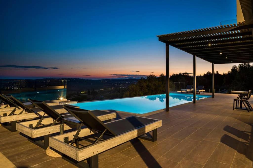 New Villa Blue With Private Pool At Trapezaki Livathos  外观 照片