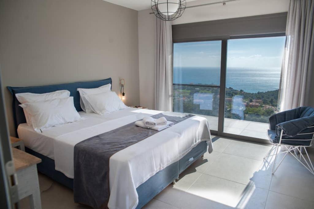 New Villa Blue With Private Pool At Trapezaki Livathos  外观 照片