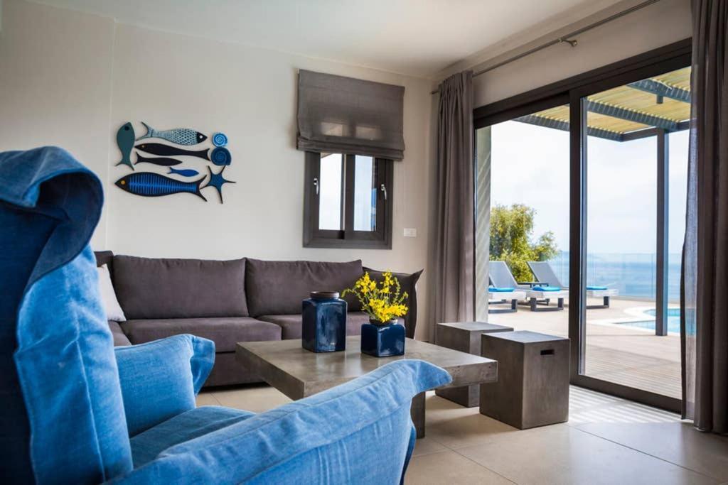 New Villa Blue With Private Pool At Trapezaki Livathos  外观 照片