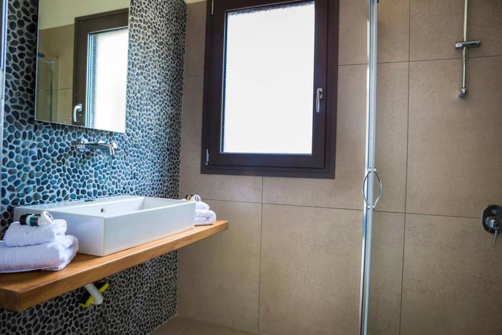 New Villa Blue With Private Pool At Trapezaki Livathos  外观 照片