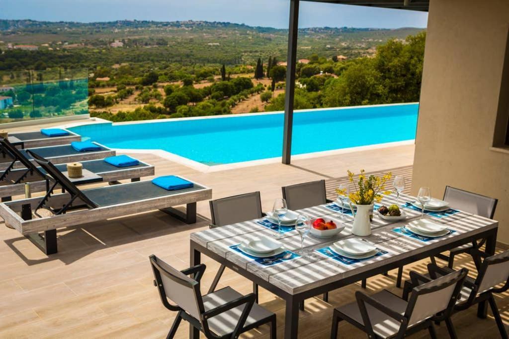 New Villa Blue With Private Pool At Trapezaki Livathos  外观 照片