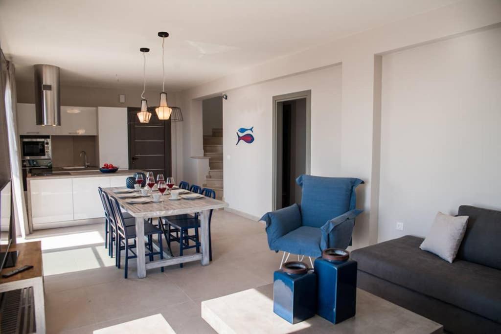 New Villa Blue With Private Pool At Trapezaki Livathos  外观 照片